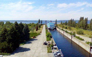 Ворота для Каневского шлюза по завышенной цене: заместителя директора госпредприятия подозревают в халатности