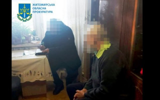Ударив по голові хлопчика з прапором України: на Житомирщині священнику повідомили про підозру