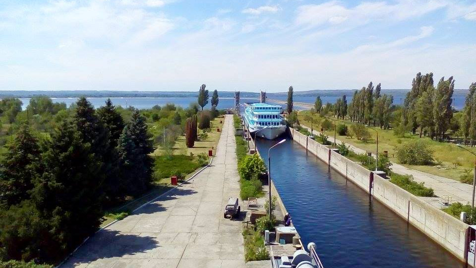 Ворота для Каневского шлюза по завышенной цене: заместителя директора госпредприятия подозревают в халатности