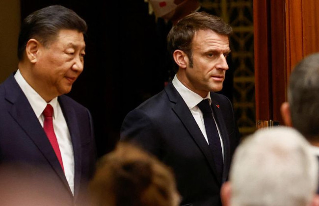 Си Цзиньпин и Макрон договорились «упорно работать» над миром в Украине, — СМИ