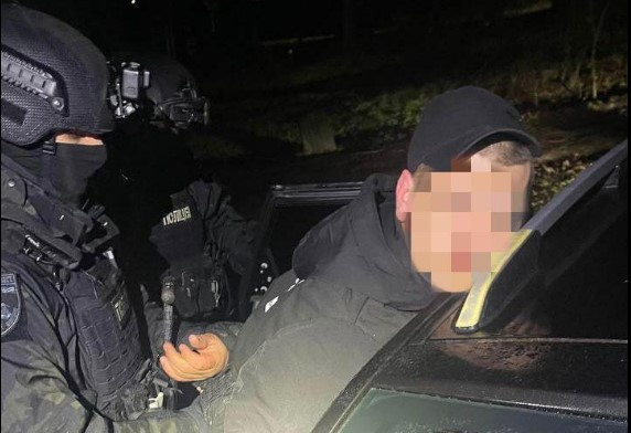 На Сумщині поліцейський незаконно «переправляв» чоловіків до Молдови: йому повідомили про підозру