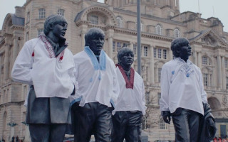 Маккартни, Харрисон, Старр и Леннон в украинских вышиванках: в Ливерпуле готовятся к Евровидению