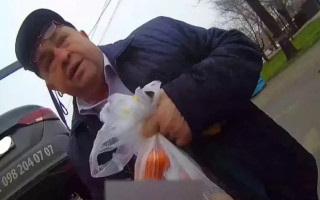 Співробітник Генпрокуратури, який вилаяв інспектора за те, що той оштрафував його авто, написав заяву на звільнення, відео