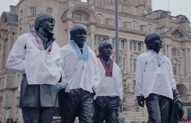 Маккартни, Харрисон, Старр и Леннон в украинских вышиванках: в Ливерпуле готовятся к Евровидению