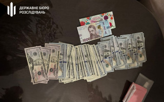 Отбирал у солдат боевые доплаты: в Одесской области разоблачили чиновника воинской части, видео