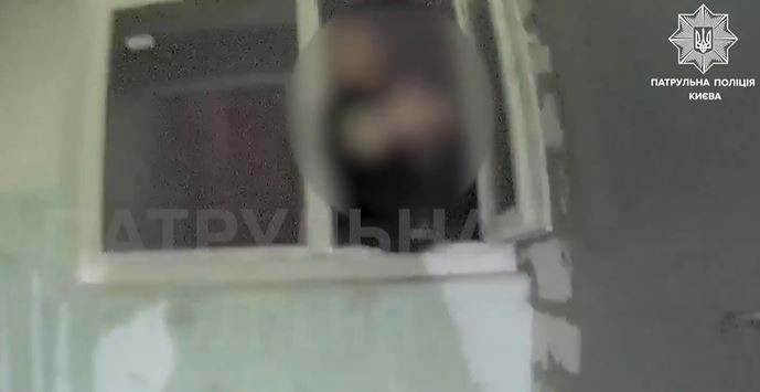 У Києві врятували чоловіка від самогубства, відео