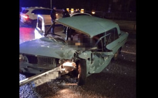 Полицейские остановили автомобиль «БМВ» для проверки, когда в него врезалась легковушка «ВАЗ»