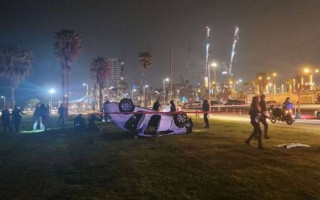 Теракт в Тель-Авиве: нападающий открыл огонь из автомобиля и затем въехал в толпу людей, видео