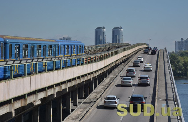 У метро Києва помітили незвичайного пасажира, відео