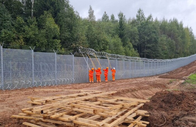 Латвия построит еще более 60 километров забора на границе с Беларусью