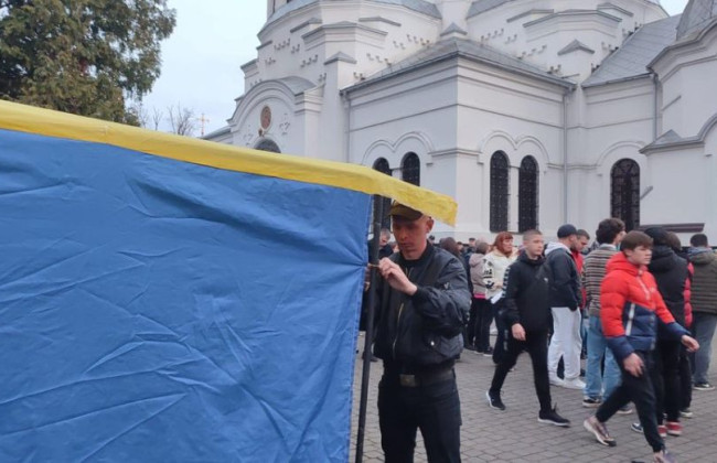 У Кам'янці-Подільському біля собору УПЦ МП сталися сутички