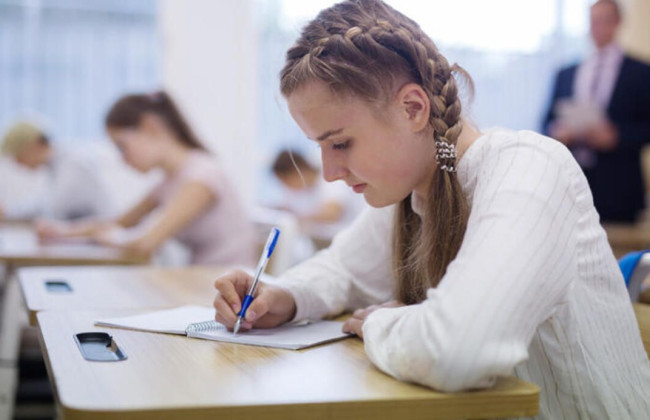 Депутати готуються зробити обов’язковими для школярів іспити з іноземної мови та історії України
