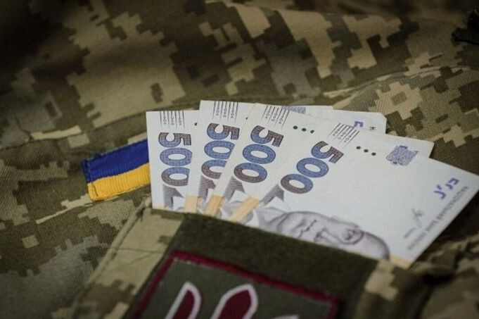 Рада вернула 30 тысяч доплат военным, работникам ГСЧС и полицейским - нардеп