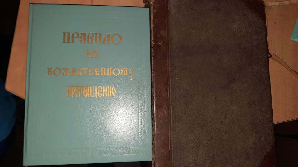 У пункті пропуску «Ужгород» у багажнику автомобіля прикордонники виявили стародруки на релігійну тематику