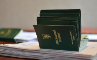 Должен ли работник предоставлять военно-учетные документы работодателю