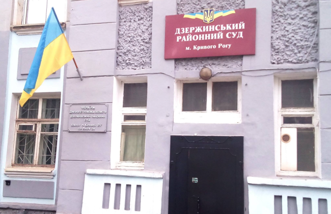 Позивач напав на відому суддю прямо в суді і змушував її відмовитись від розгляду його справи