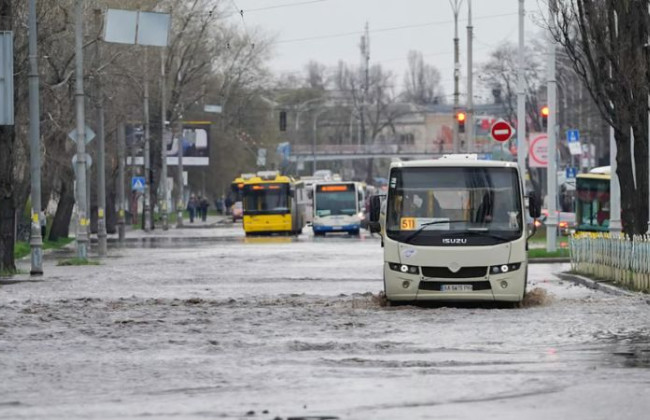 Масштабний потоп у Києві: у КМДА повідомили про ситуацію