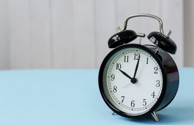 У якому випадку період догляду за особою з інвалідністю зараховується до страхового стажу