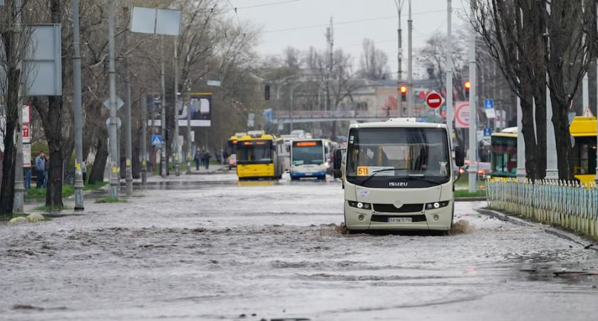 Масштабний потоп у Києві: у КМДА повідомили про ситуацію