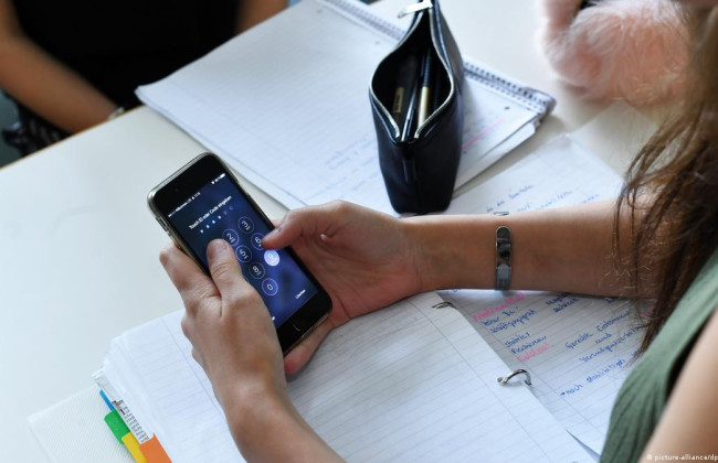 У Нідерландах можуть заборонити використання телефонів у школах