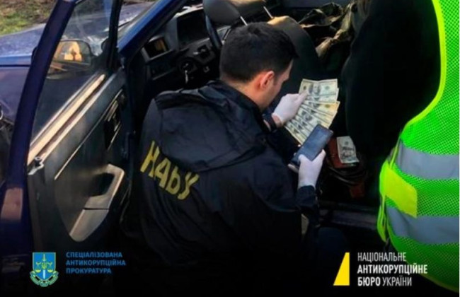 Погорели на взятке в $1100: ВАКС избрал меры пресечения судьи из Ровенской области Евгению Кулику и его сообщнику-адвокату