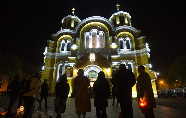 На Великдень киян закликають подивитися богослужіння онлайн