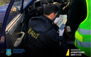 Погорели на взятке в $1100: ВАКС избрал меры пресечения судьи из Ровенской области Евгению Кулику и его сообщнику-адвокату