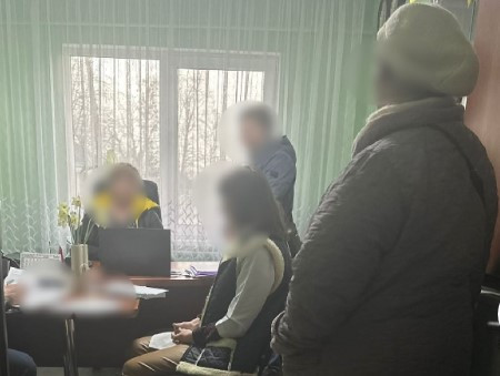 Обіцяла надати довідку про інвалідність за $1000: на Київщині викрили завідуючу лабораторії