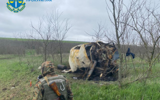 На Херсонщине автомобиль с гражданскими подорвался на мине