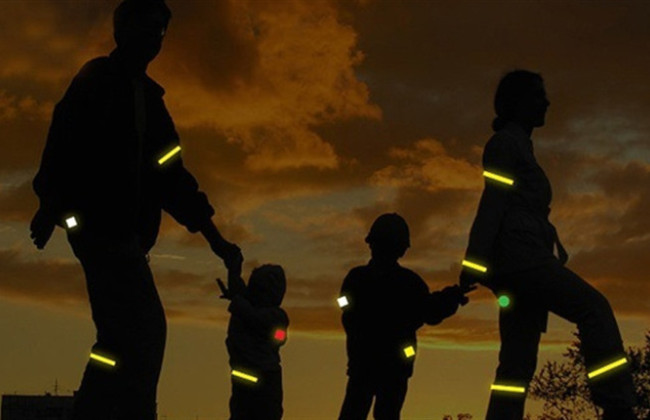 Раді пропонують карати громадян за пересування у темну пору доби без світловідбиваючих елементів на одязі