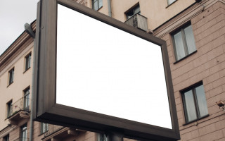 У Києві демонтували більше 5,5 тисячі незаконних рекламних конструкцій із початку року