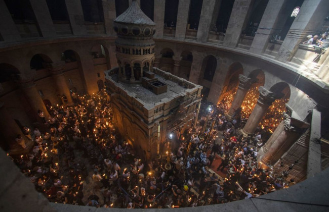 В Иерусалиме сошел благодатный огонь, видео