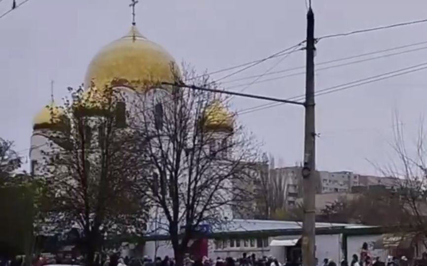 Пасха в Одессе: возле храмов выстроились большие очереди, видео