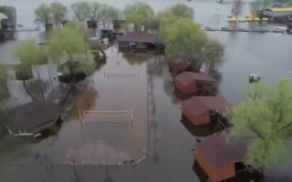 Как выглядит затопленный парк «Муромец» в Киеве, видео