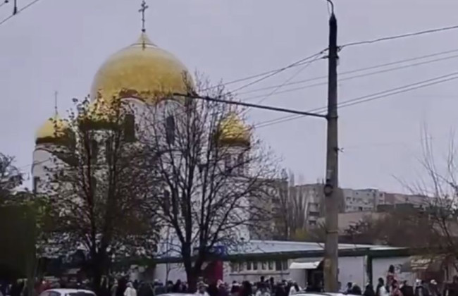Великдень в Одесі: біля храмів вишикувалися великі черги, відео