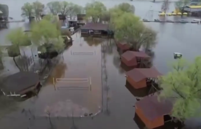 Як виглядає затоплений парк «Муромець» у Києві, відео