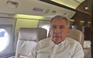 Не выпустили из самолета: главе Татарстана Минниханову отказали во въезде в Молдову