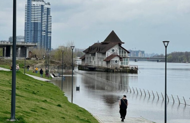 Паводок у Києві: до критичного рівня води лишається ще 50-60 см