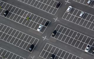Без аукциона отдали землю под автостоянку: в Киеве прокуратура через суд отменяет незаконное решение
