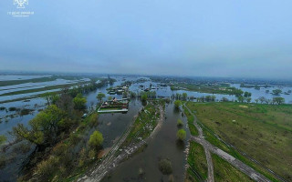 Большая вода в Киевской области: спасатели показали подтопление с высоты птичьего полета, фото