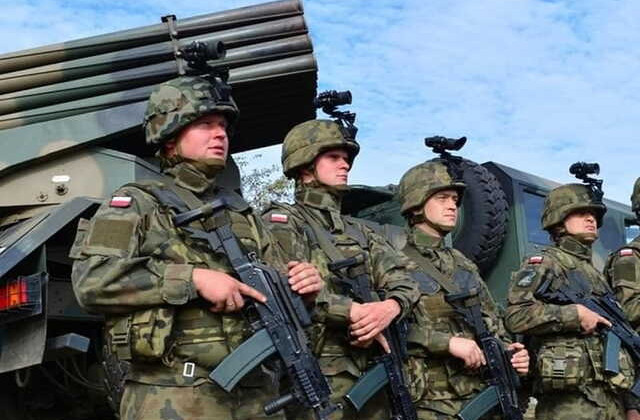 В Польше будут вручать повестки и работать медкомиссии: что известно