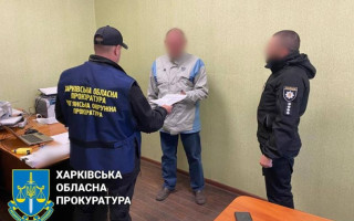 Мужчине, бросившему гранату под колеса машины с людьми, сообщено о подозрении
