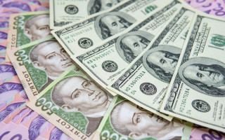 Чи варто під час війни обмінювати гривні на долари: порада експерта