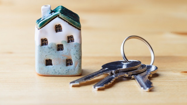 Махінації з квартирами померлих: на Сумщині нотаріусу та її спільнику повідомили про підозру