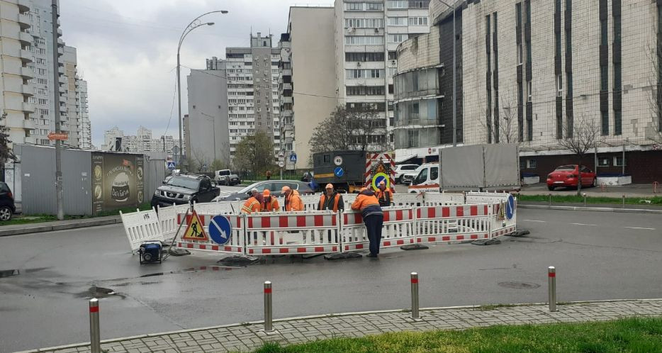 У Києві облаштовують нові кільцеві розв’язки, фото