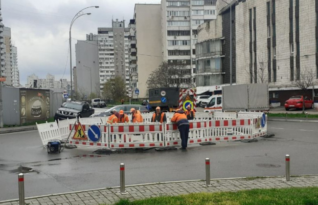 У Києві облаштовують нові кільцеві розв’язки, фото
