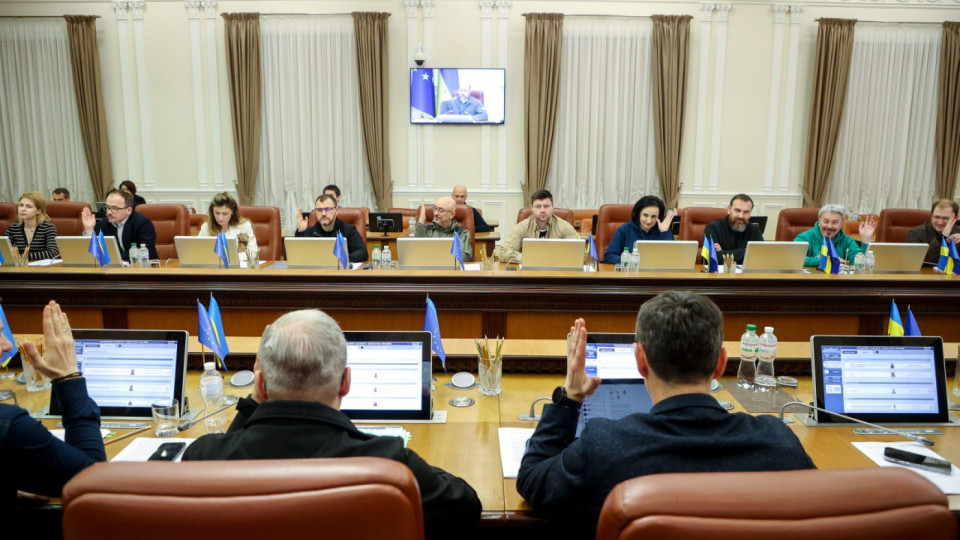 Кабмін вніс зміни до Порядку виплати пенсій та грошової допомоги, у тому числі громадянам за кордоном