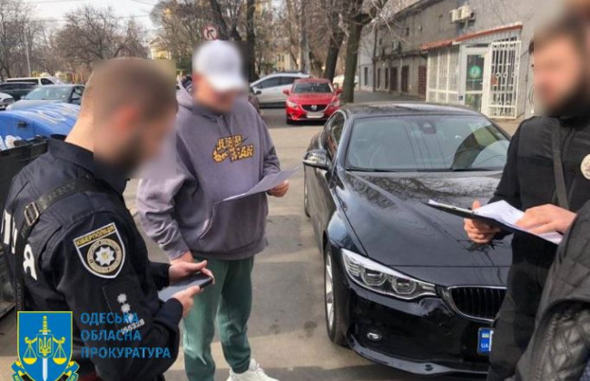 У Одесі викрили шахрая, який продавав неіснуючі бронежилети для українських захисників