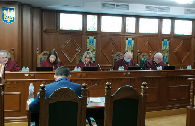 Оскарження окремих приписів закону щодо звільнення з посади прокурора: КСУ перейшов до закритої частини засідання