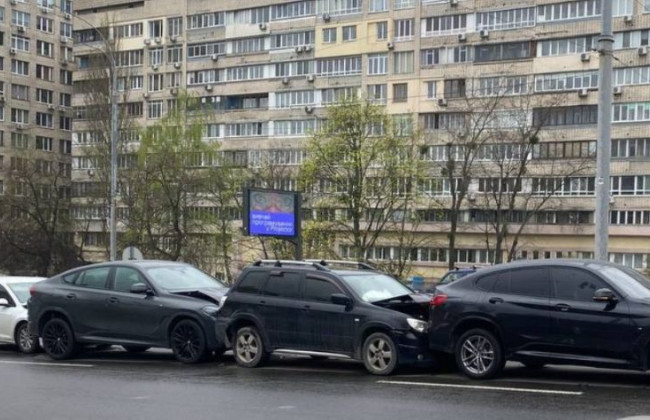 У Києві сталась масштабна ДТП, фото